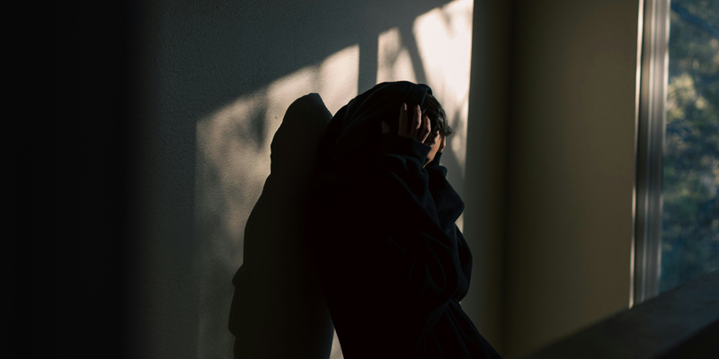 Depressed woman with head in hands: How To Deal With Separating From A Controlling And Abusive Partner