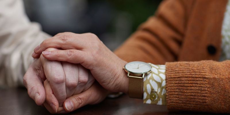 A couple holding hands. The end game: gifting when time is running out 